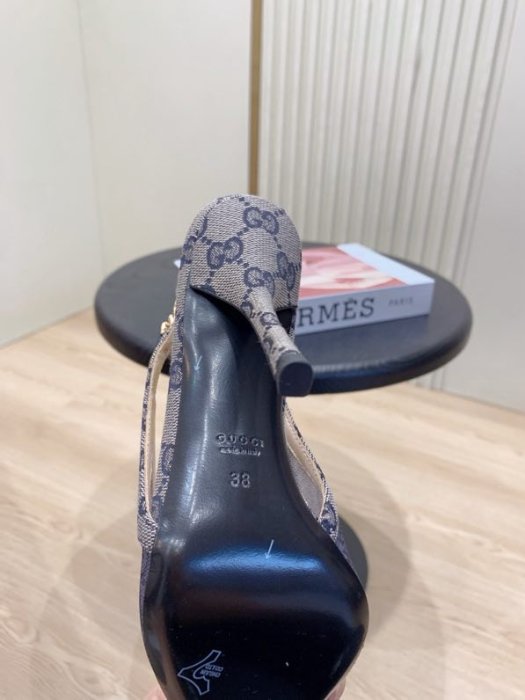 Босоножки фото 5