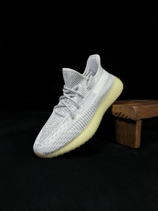 Кросівки Yeezy 350V2 фото 2