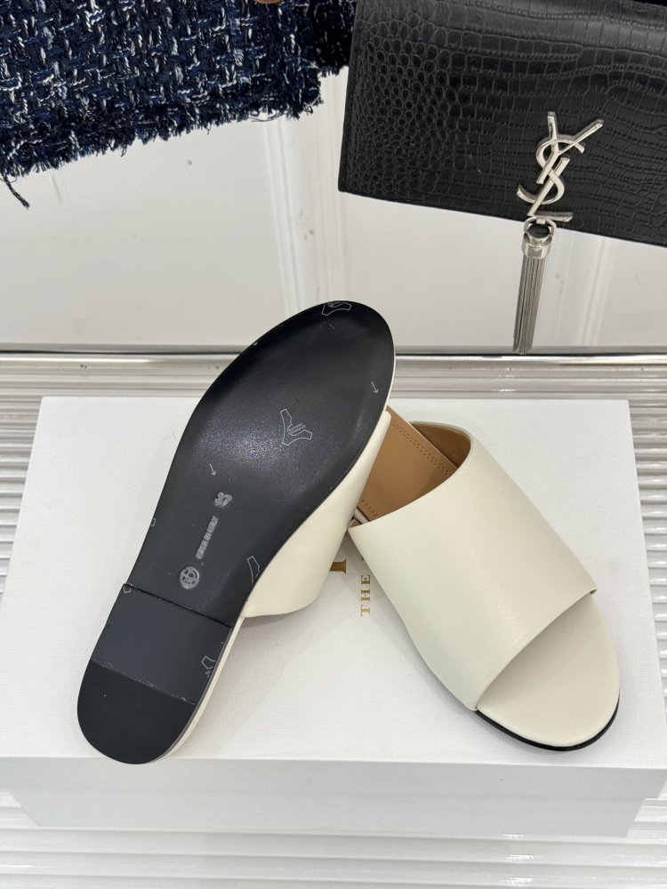 Шлепанцы женские фото 9