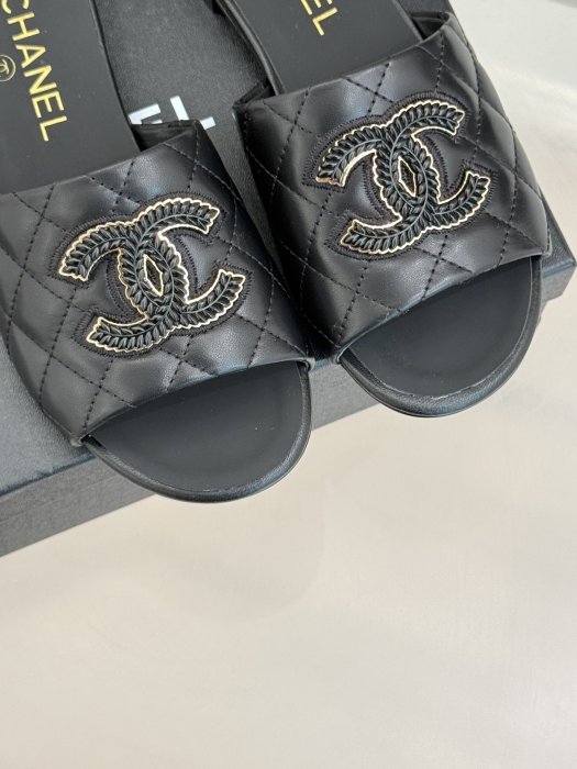 Шлепанцы фото 7