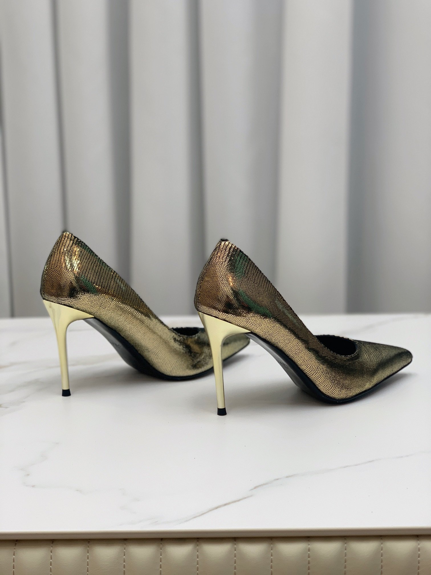 Туфли женские на высоком каблуке золотые фото 5
