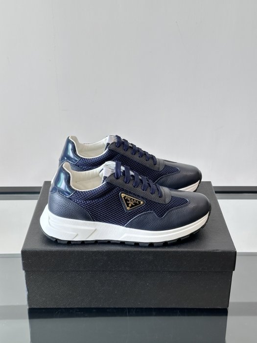 Кросівки чоловічі