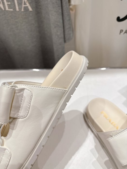 Шлепанцы женские фото 8