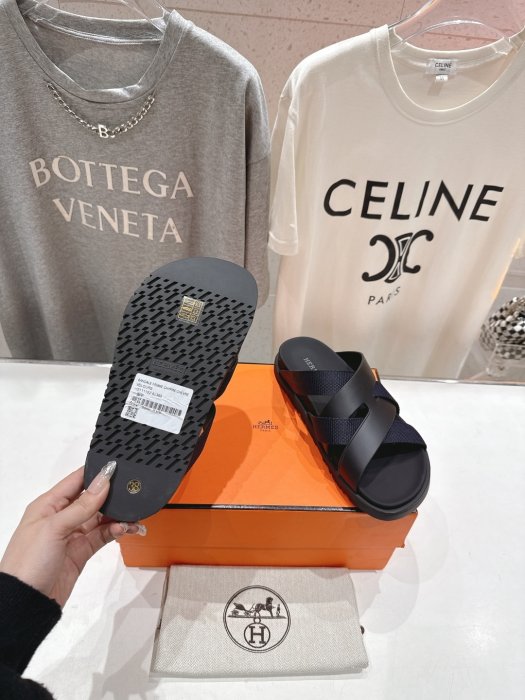 Шлепанцы женские фото 9