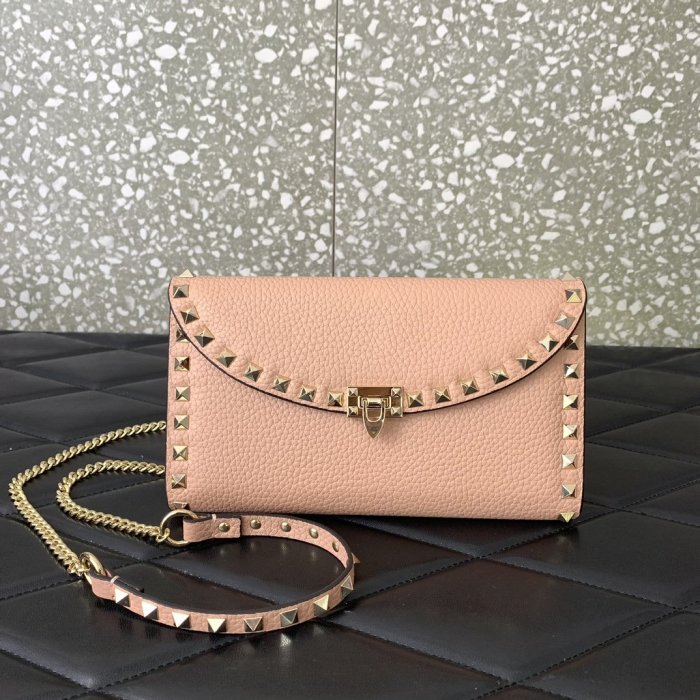 A bag women's Valentino Garavani Rockstud 21 cm