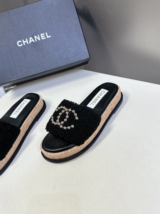 Шлепанцы женские фото 3