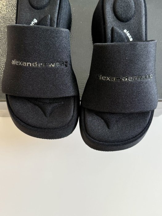 Шлепанцы женские фото 9