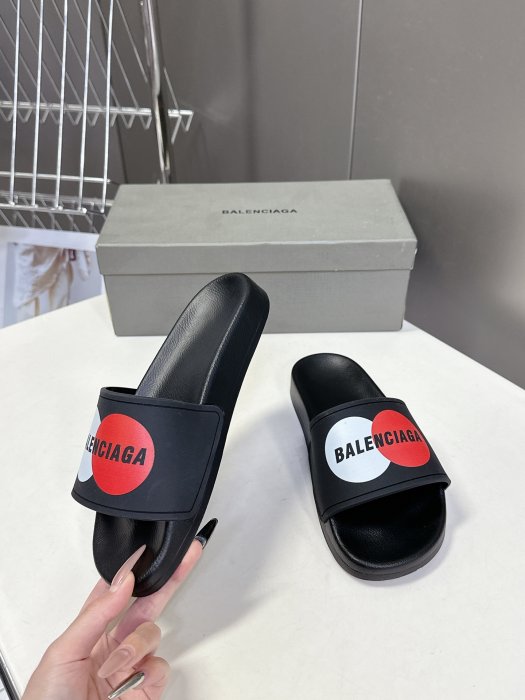 Шлепанцы фото 4