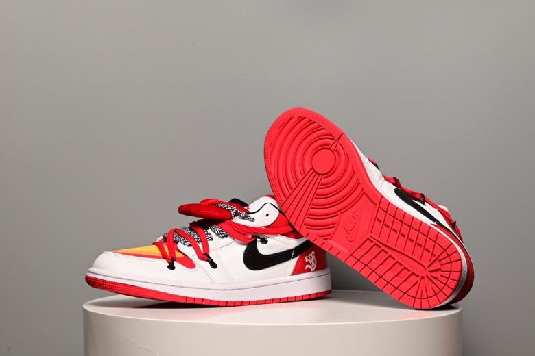 Кросівки Air Jordan 1 Low фото 8