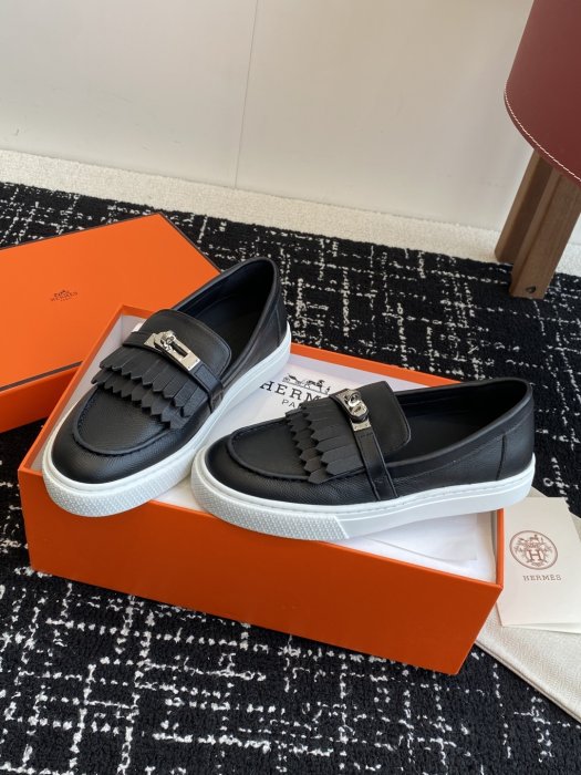 Лоферы кожаные женские фото 3