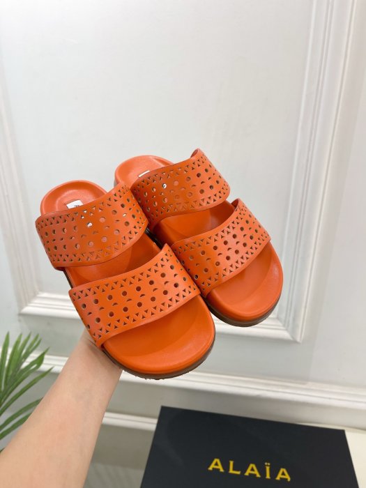 Шлепанцы женские фото 5