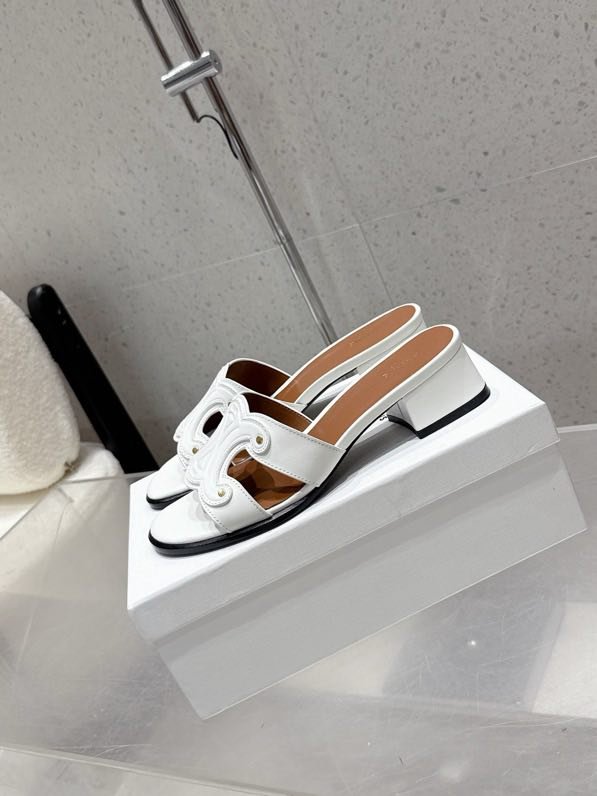 Шлепанцы женские фото 3