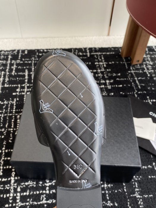 Шлепанцы женские фото 9