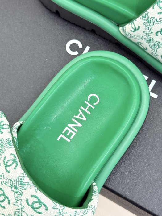 Шлепанцы фото 8