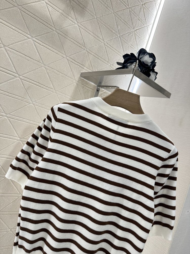 Футболка жіноча фото 4