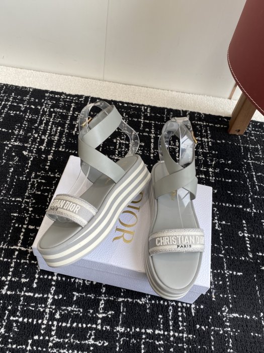 Босоножки фото 5