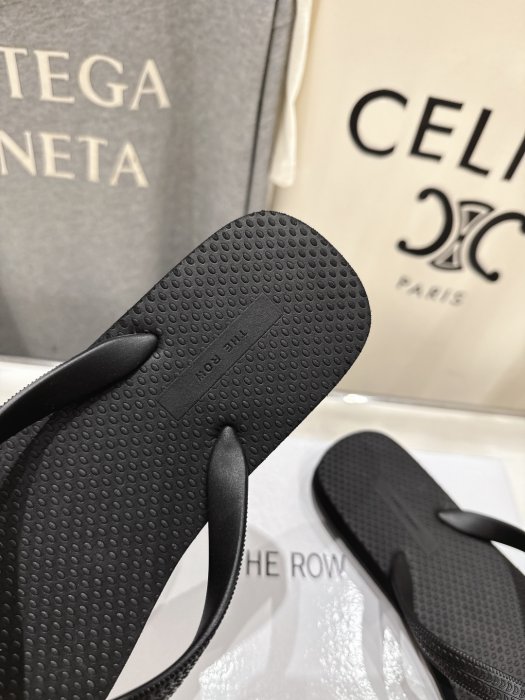 Шлепанцы женские фото 6