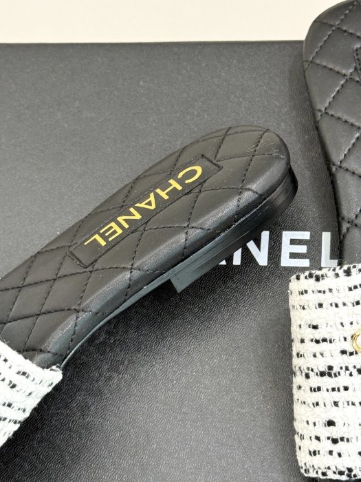 Шлепанцы женские фото 6