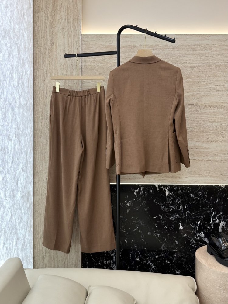 Костюм женский фото 2