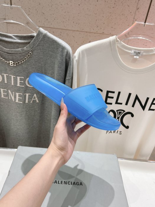 Шлепанцы фото 5