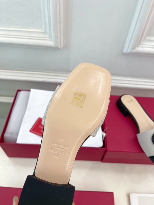 Босоножки фото 9