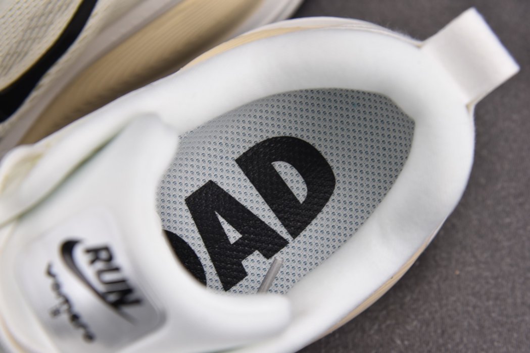 Кроссовки Vomero 18 Coconut Milk фото 10