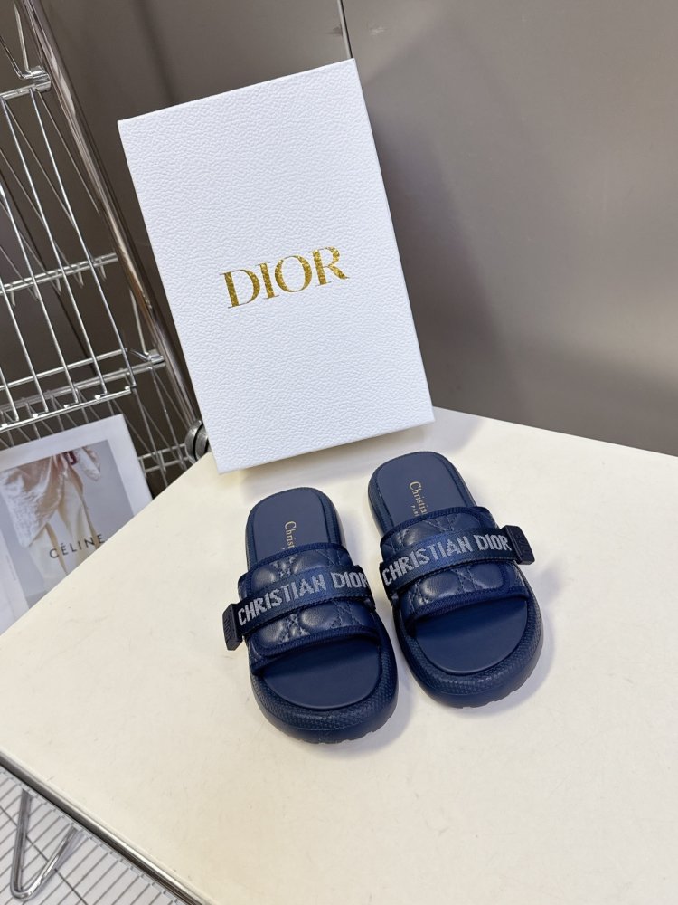 Шльопанці жіночі