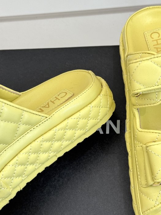 Шлепанцы женские фото 6