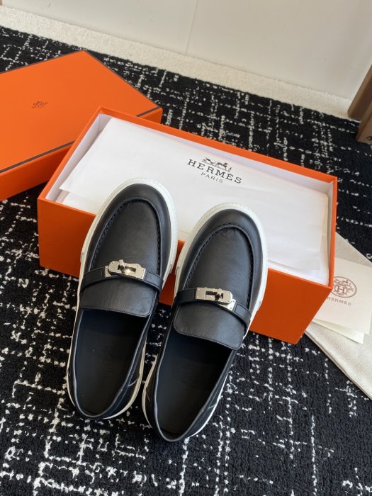 Лоферы кожаные женские фото 4