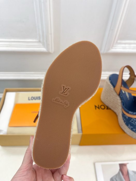 Босоножки фото 9