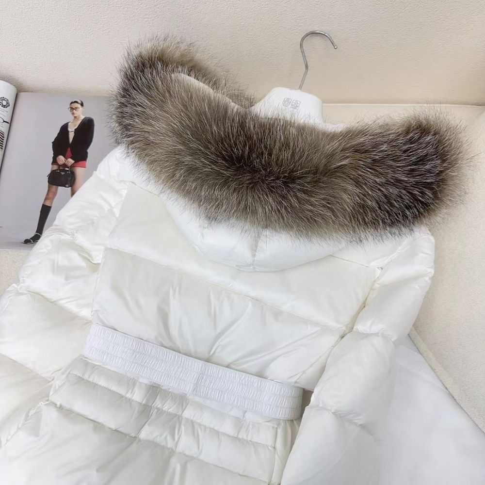 Short female Down jacket from hood of fur raccoon фото 9