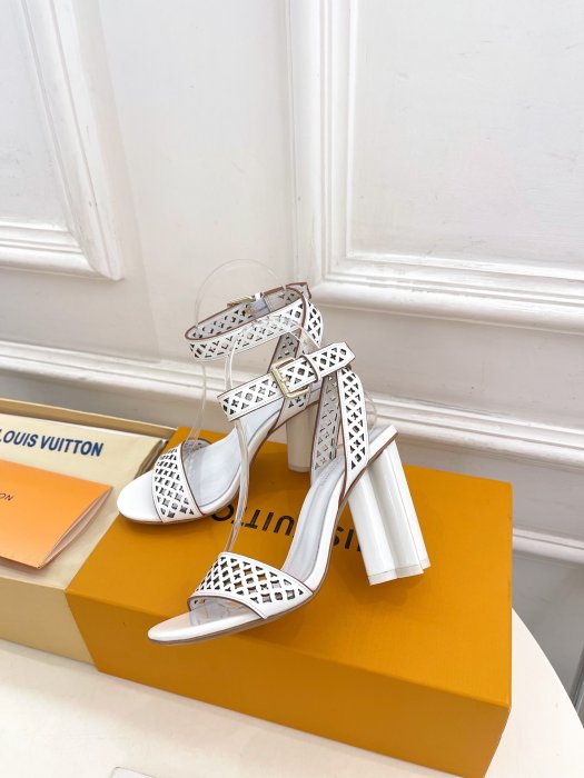 Босоножки фото 5