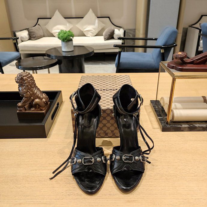Leather sandals on high heel, black
