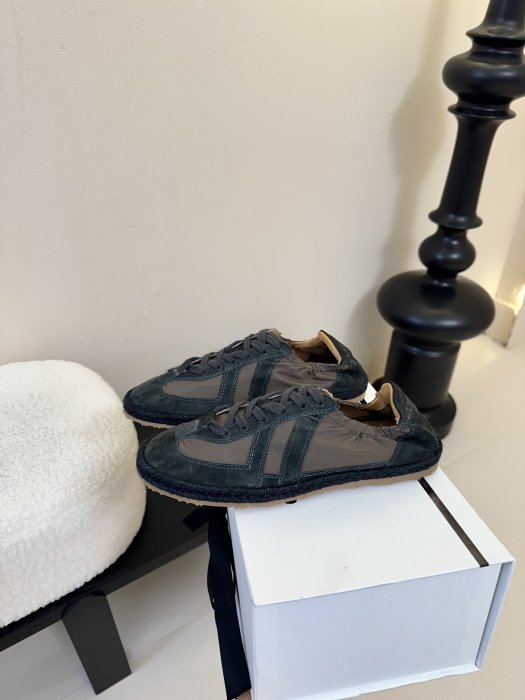 Кросівки фото 5