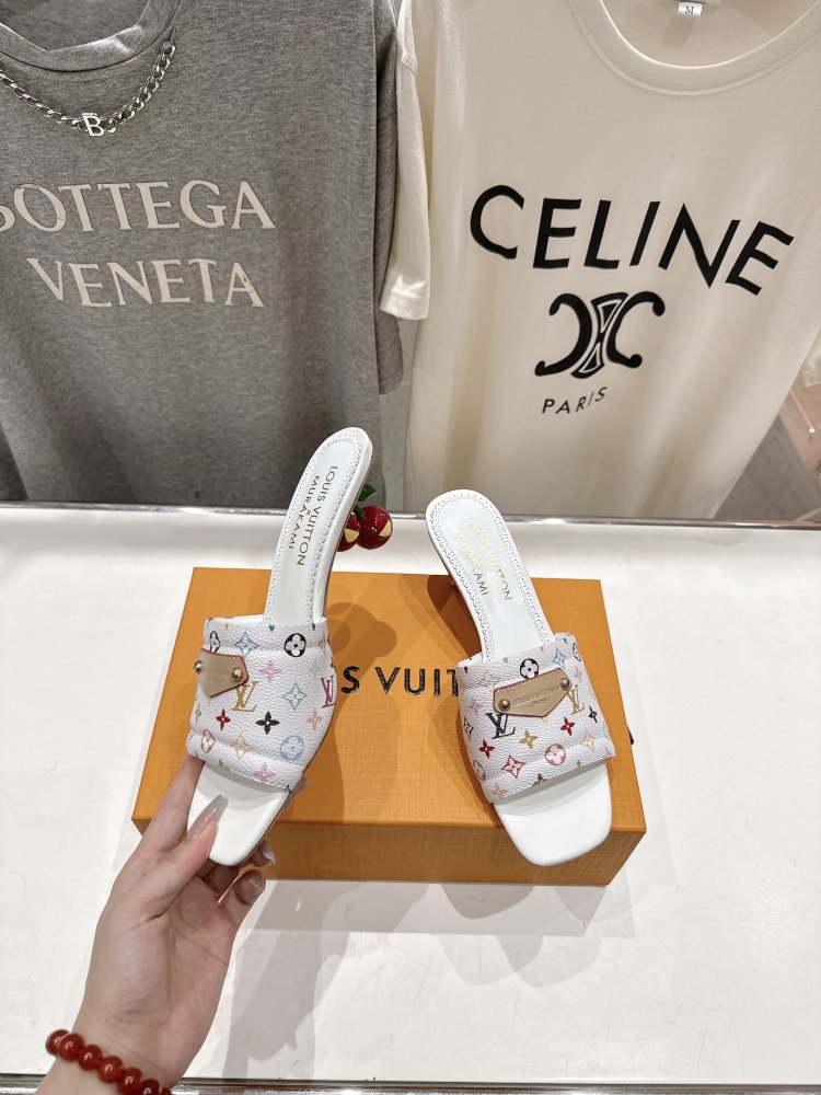 Босоножки фото 4