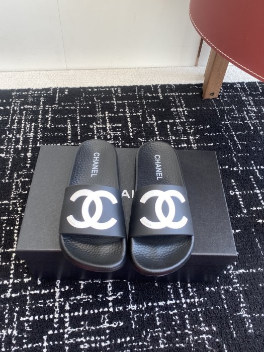 Шлепанцы женские