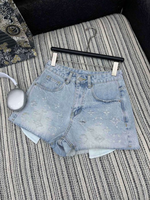 Шорти жіночі