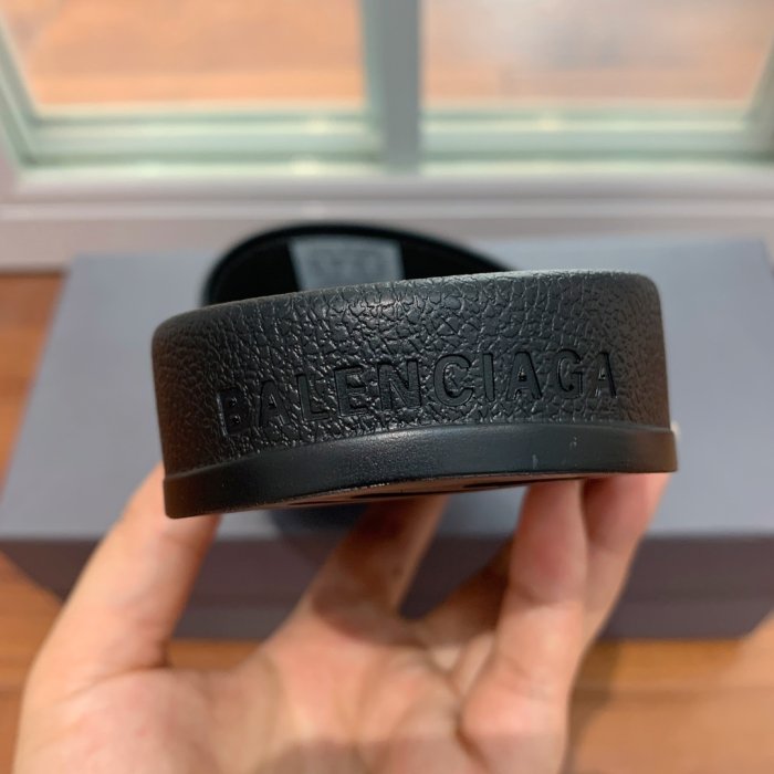 Шлепанцы фото 8