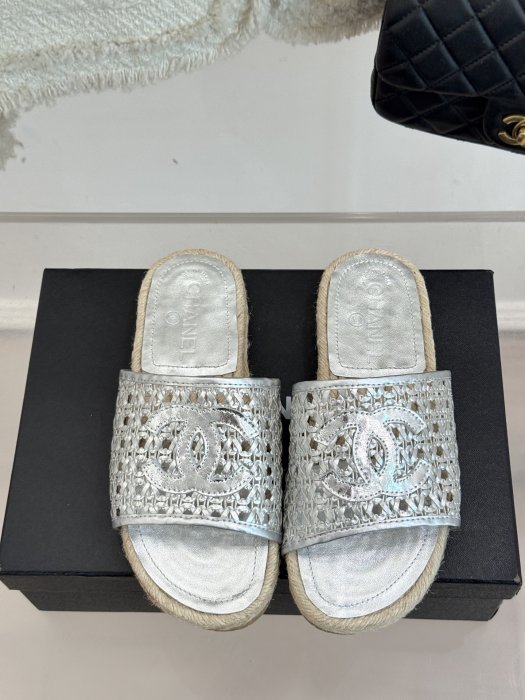 Шлепанцы женские фото 4