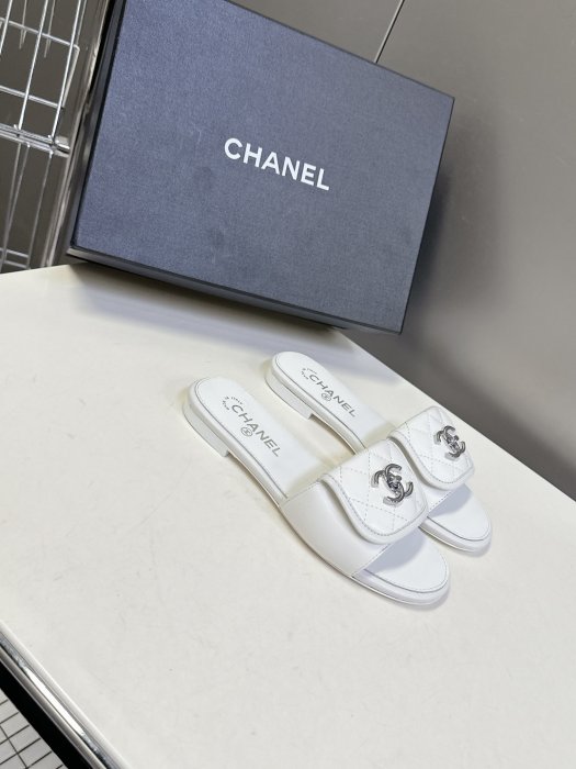 Шлепанцы женские фото 2