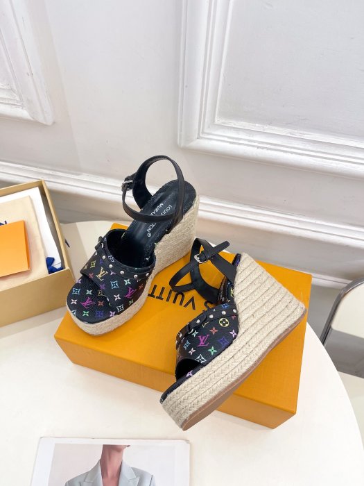 Босоножки фото 5