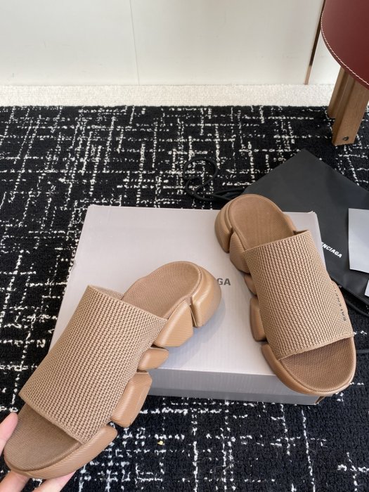 Шлепанцы женские фото 7