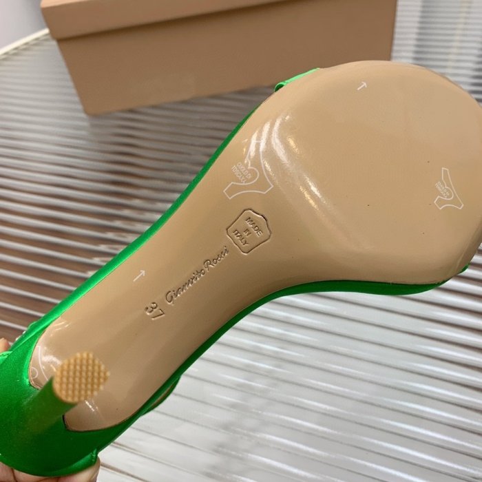 Босоножки фото 9