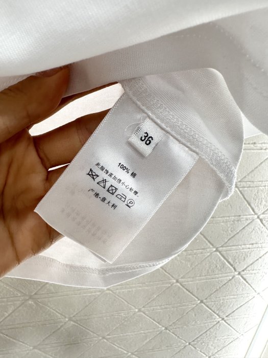 T-shirt women's фото 6