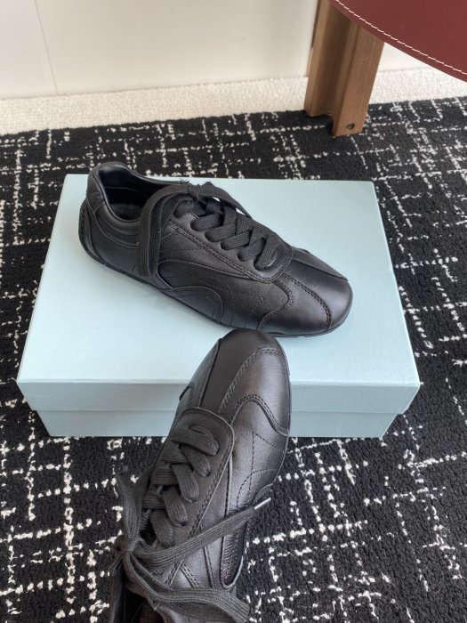 Кроссовки женские фото 6