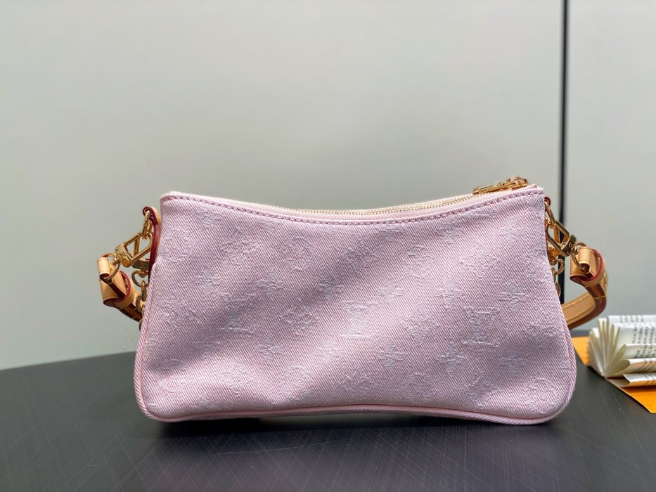 Сумка женская Liv Pochette 24 см фото 4