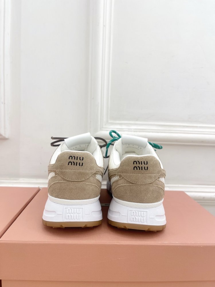 Кроссовки женские фото 8