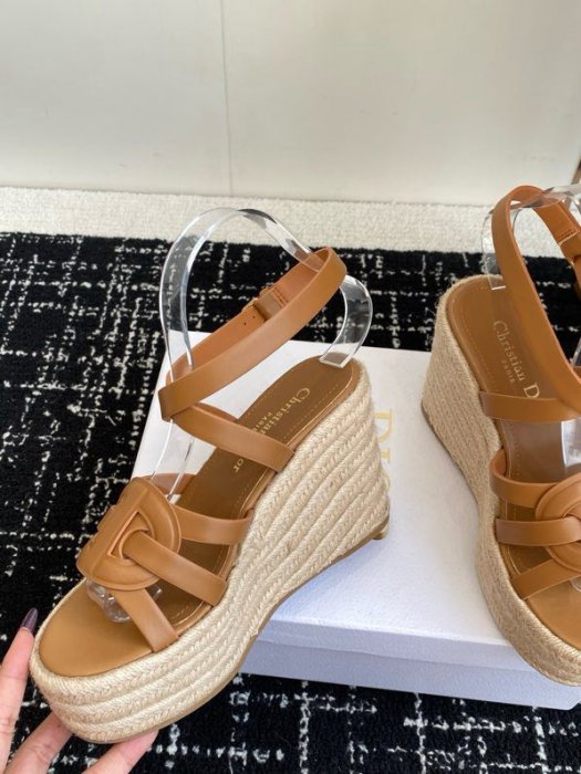 Sandals on platform фото 7
