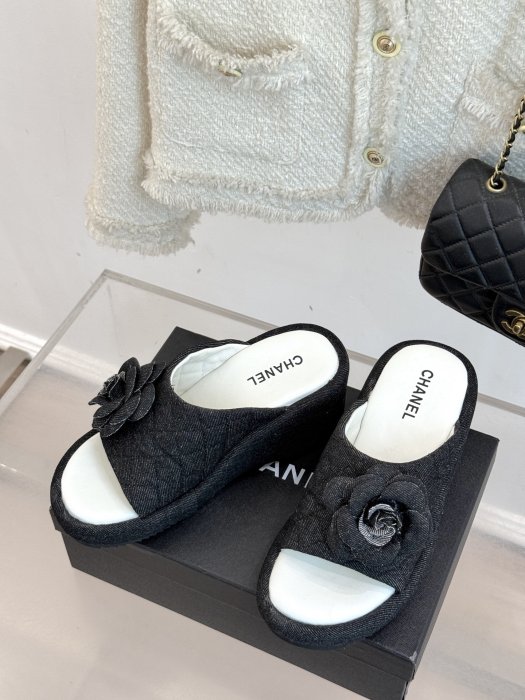 Шлепанцы женские фото 2