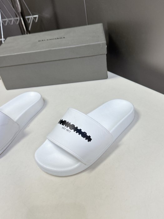 Шлепанцы фото 3